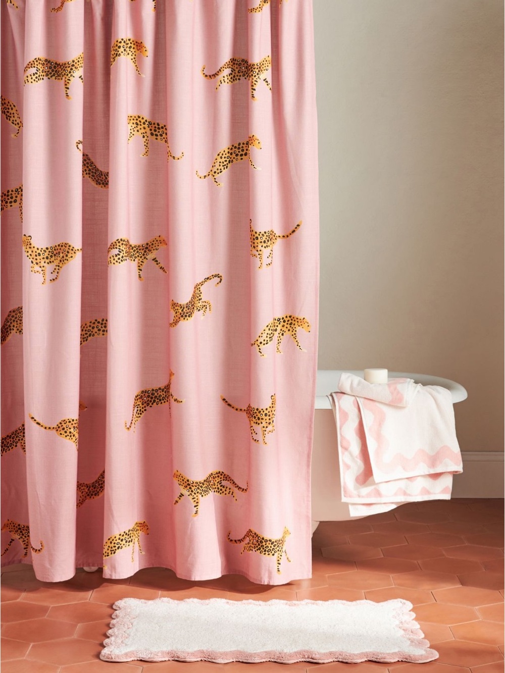 New Maeve by Anthropologie Scalloped Cotton
Bath Mat Small Pink Boho